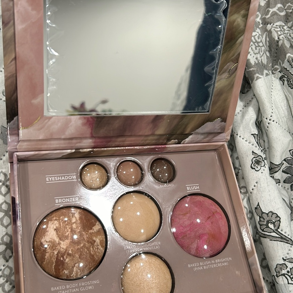 Laura Geller new baked full face basics beautiful set
